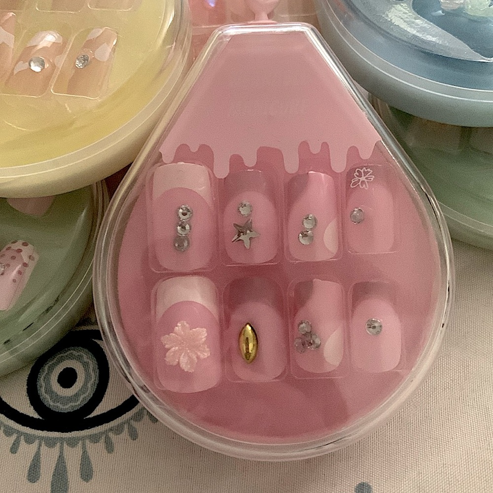 Cute press on nail set
